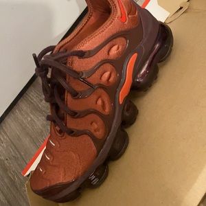 Vapormax plus burnt orange (burgundy )